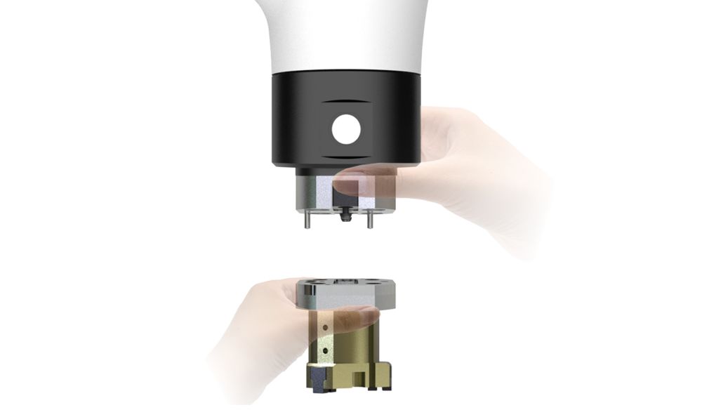 手動ツールチェンジャーKHF-3の交換の様子。